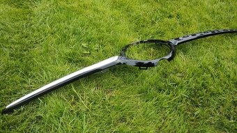 Mercedes C class W206 2021 - maska logo znak AMG - 3