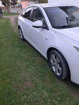 Predám chervolet cruze 1.8 104 kw - 3