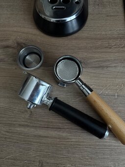 Predam kavovar De'Longhi Dedica EC 685.M - 3