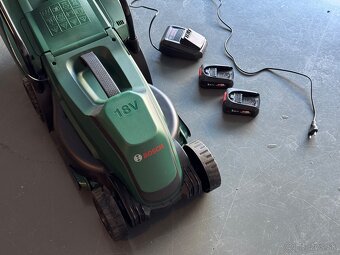 Kosačka bosch Easy mower, 2x akumulátor, nabíjačka - 3