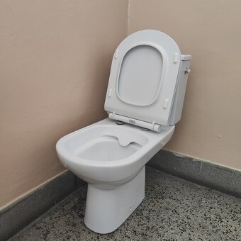 WC a Skrinka (darujem) - 3