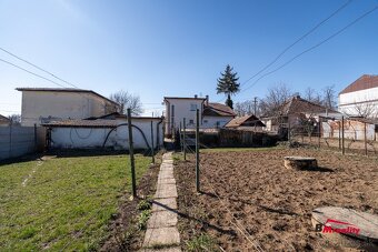 Na predaj priestranný rodinný dom v obci Lok s veľkým pozemk - 3