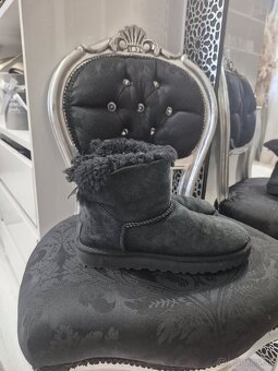 Ugg - 3