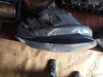 Predne svetla Audi A4B7 avant - 3