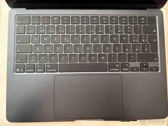 Predám MacBook Air 13” s čipom M4 (2025) od Apple - 3