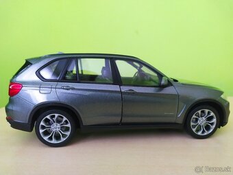 Predám tento Kovový model. BMW X5 strieborná farba v mierke - 3