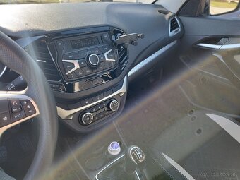 LADA Vesta CROSS SW 1.6 benzín - 3