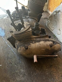 Jawa 250 Pérák-2xmotor + náhradne diely - 3