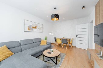 Tr.SNP - 2 izbový byt, loggia, 53 m2.Zariadený,KOMPLETNÁ REK - 3