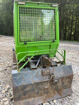 Predam pasovy traktor zelezny kon - 3