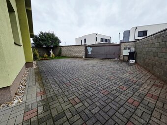 4.-izbový rodinný dom s veľkou garážou v Novej Dedinke - 3