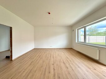 NA PREDAJ: 2 - IZBOVÝ APARTMÁN S PREDZÁHRADKOU, STUPAVA, - 3