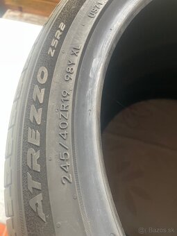 Pneu 245/40R19 - 3