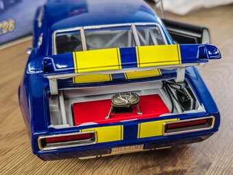 Chevrolet Camaro Z28 1967 1:18 GMP - 3