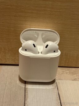 Apple AirPods (2019) - 3