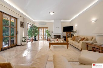 Predaj luxusná 5 izbová Vila,440 m2,pozemok 1061m2,garáž,baz - 3