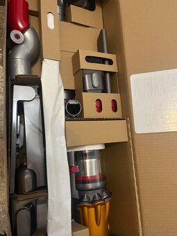 Tyčový vysávač Dyson V12 Detect Slim Absolute. - 3