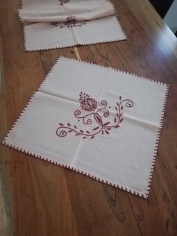 Obrusy ručne vyšívané - 3