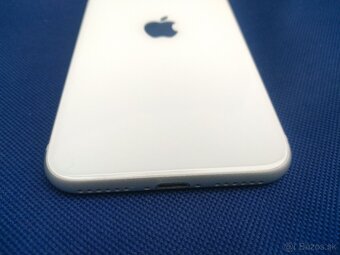 Apple iPhone SE (2020) - 3