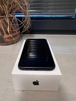 iPhone XR - čierny - 64gb - 3