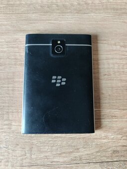Blackberry Passport - 3