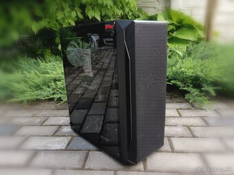 PCčko v cene 250e s intel i7 6jadro 3.7ghz a Nvidia GTX - 3