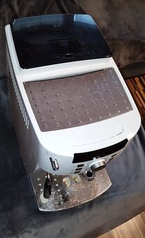Automatický kávovar Delonghi Magnifica S biely - 3