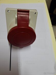 Predám funkčné zásuvky a vidlice 4P,5P, 380-415 - 3