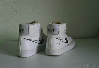 Nike Wmns Blazer Mid '77
- 3