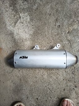 Výfuk - 3