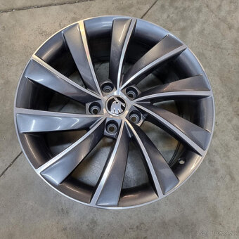 Disky Škoda 5x112 R18 8J ET44 - 3
