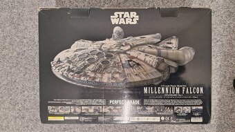 Predám plastikový model Millennium Falcon - Star Wars 1:72 - 3