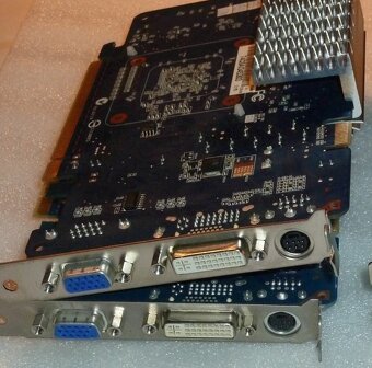 Predám dve grafické karty do PCIe slotu (cena je za kus) - 3