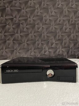 Xbox 360 + 2 ovládače + Kinect + hracia gitara - 3