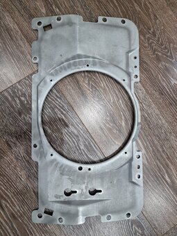 Predám OEM inštalačný rám pre subwoofer NISSAN 350Z - 3