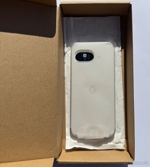 Google Pixel 9a Cream 8/128GB - 3