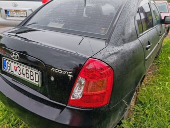 Hyundai Accent - 3