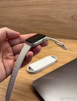 Apple Watch SE 2 (2024) 40mm Starlight - 3
