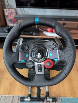 PS4 Pro 1TB + Volant, pedále a stojan - 3