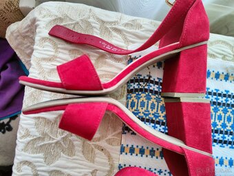 Krásne cyklámenove lodičky č. 38, raz obuté,akcia 5€ - 3