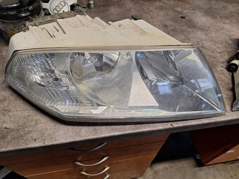 Predám predné svetlá na škodu octavia 2 original - 3