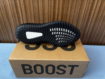 YEEZY BOOST 350 V2 ONYX/ONYX/ONYX 44 2/3 - 3