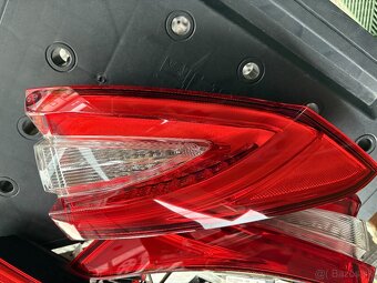 Maserati Levante 2017 zadne svetla komplet bez poškodenia - 3
