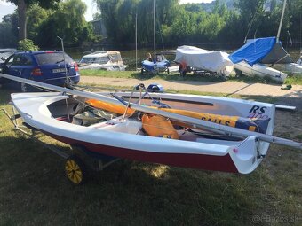 Okruhová plachetnica RS400 - 3
