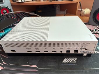 Xbox One S | 1TB - 3