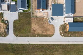 PREDAJ STAVEBNÝ POZEMOK  NA GOLFOVOM IHRISKU, MALÝ SLAVKOV - 3