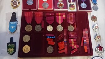 Odznaky, vyznamenania, medaile - 3