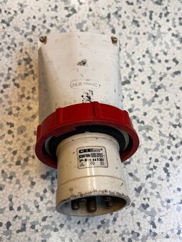 Zásuvka a zástrčka na 380 V - 3