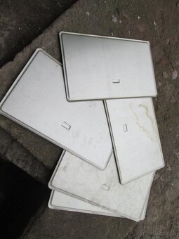 staršie značky, - 3