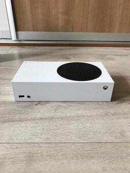 Predám xbox siries s 512gb. verzia - 3